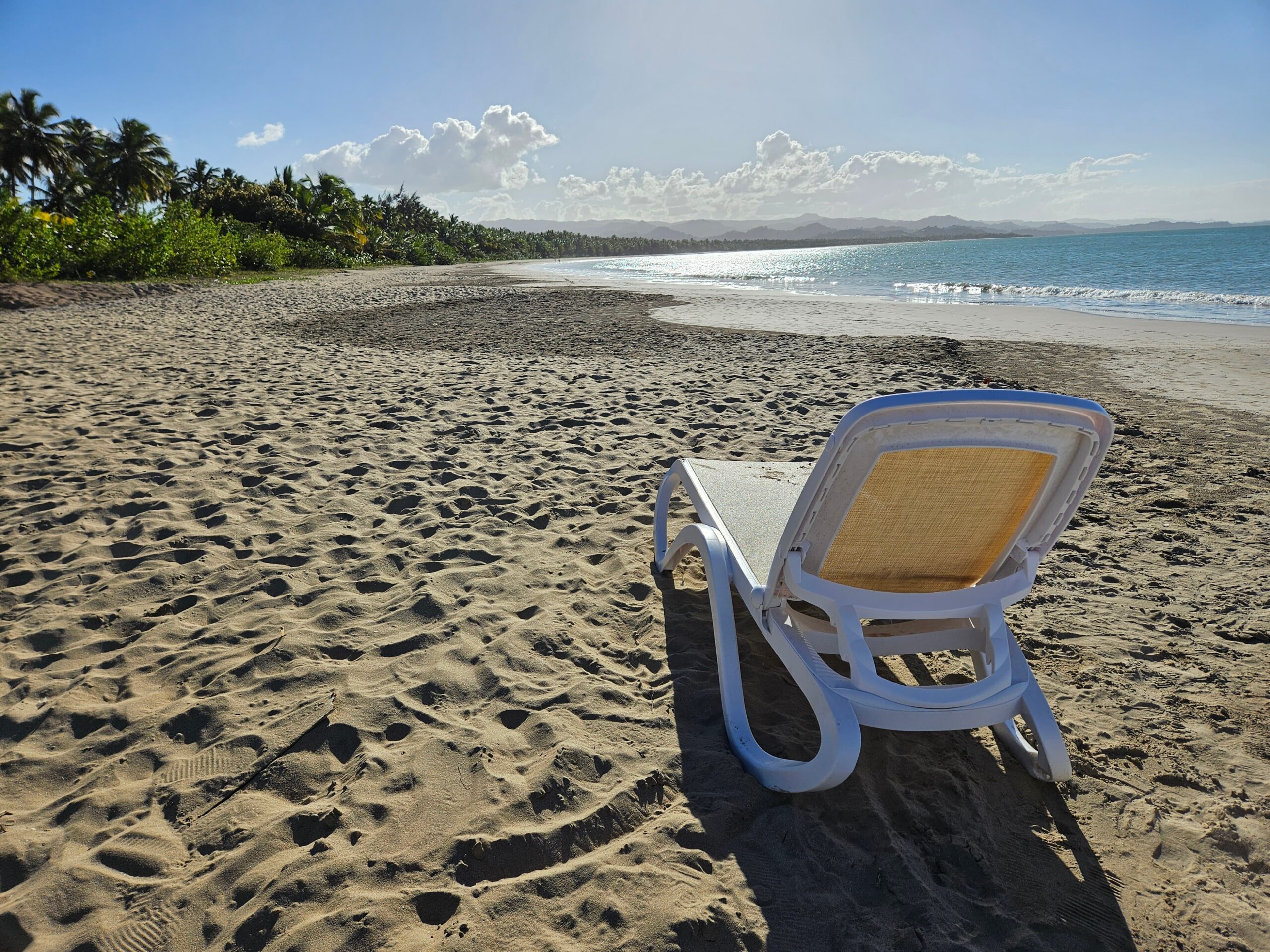 A beautiful view on Playa Esmeralda with the mountains of Miches in the background